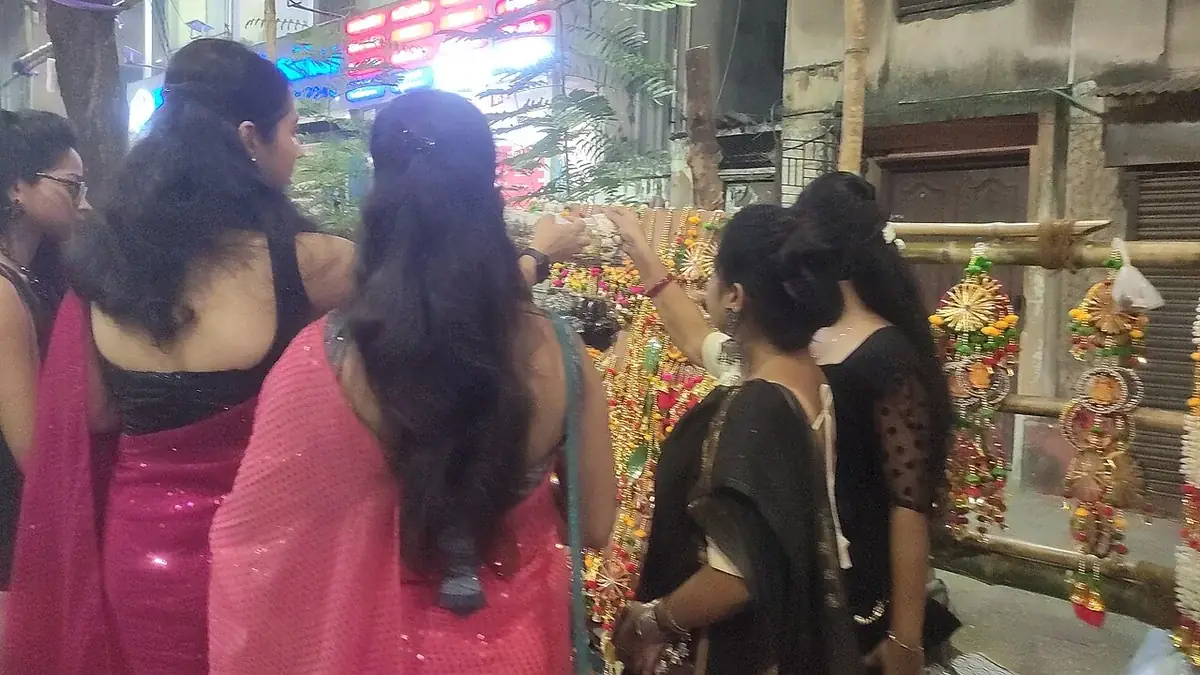Durga puja Festivities 2023 Lights, Pandals, Shopping, food in south Kolkata 62
